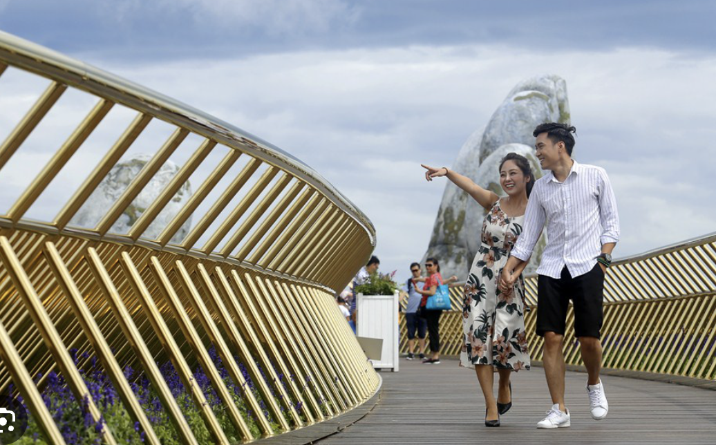 Cặp đôi du lịch Đà Nẵng